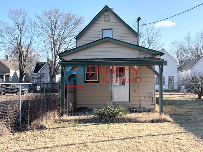 Photo - Spacious One Bedroom House | Garage | Fenced Yard