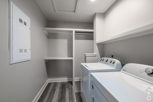 2BR, 2BA - 1,250SF - Laundry