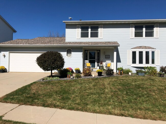 Photo - 2647 59th St NW