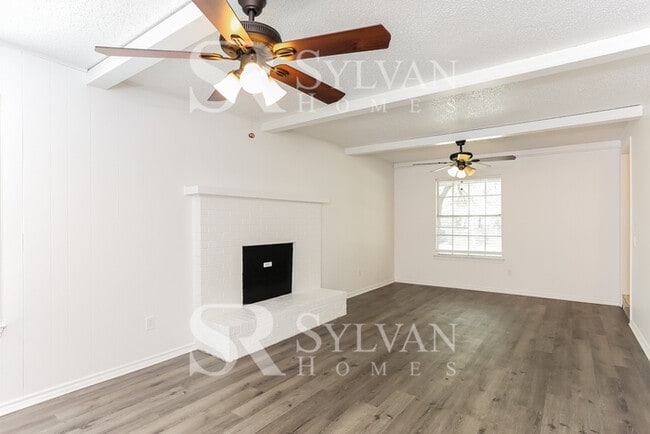 Photo - Feel welcome and comfortable in this spaci...