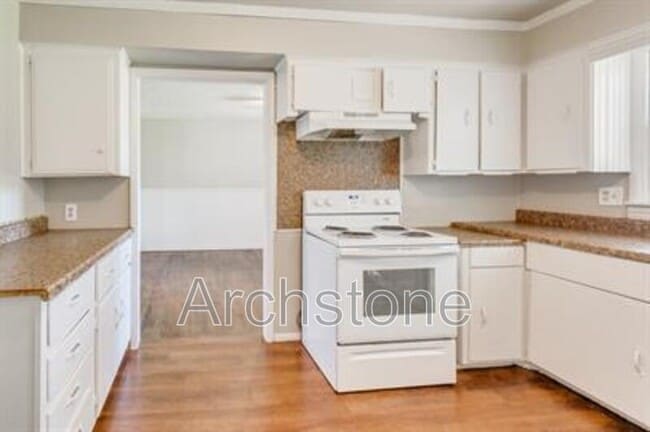 Photo - 724 General Senter Dr