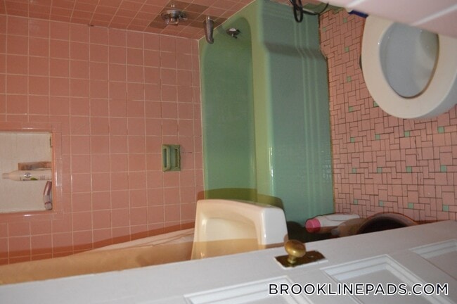 Building Photo - 1223 Beacon St Rental