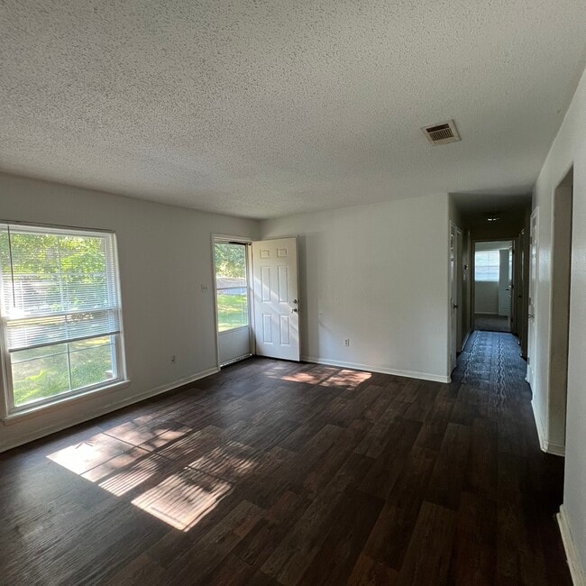 Photo - 2006 Columbus Cir