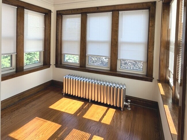 5112 W Sunnyside Ave Unit 2