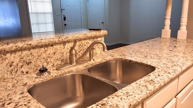 Photo - 629 W Ridge Dr