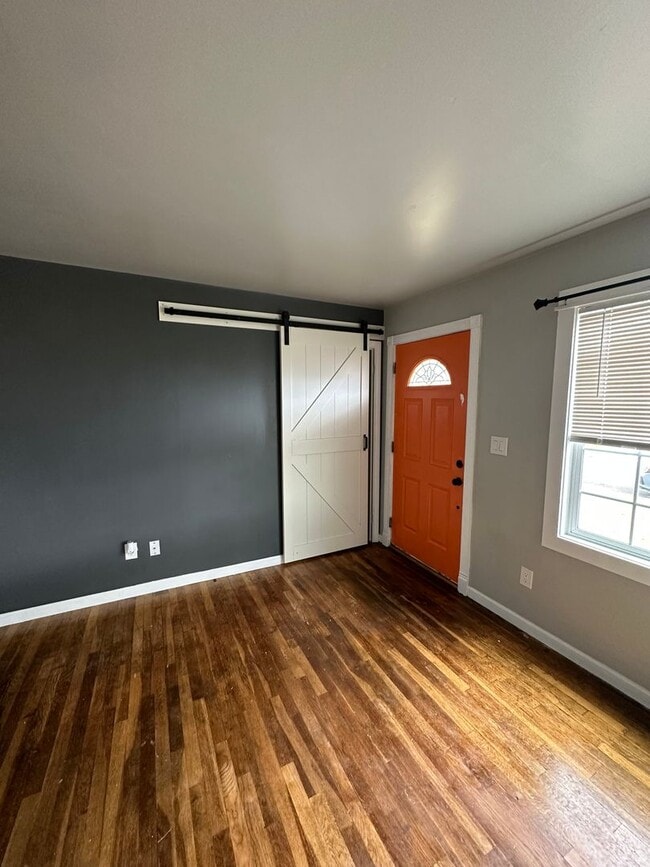 Photo - 3 Bedroom House Available in Astoria!