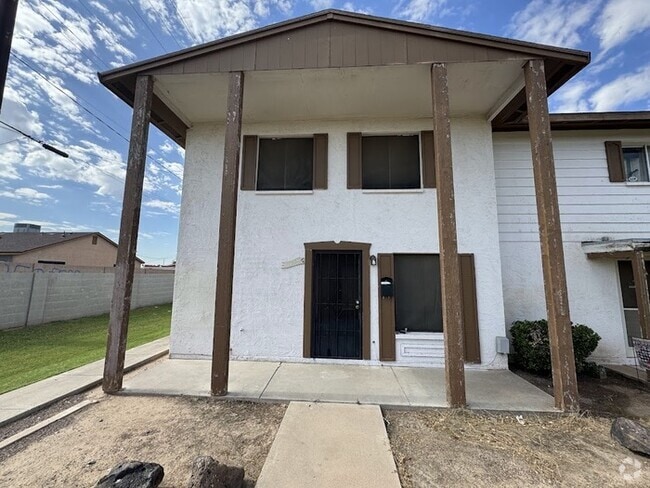 Building Photo - Holiday Gardens Townhome