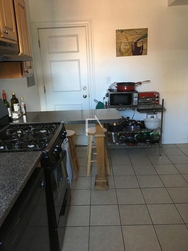 Photo - Well Lit 3 Bed Unit 6