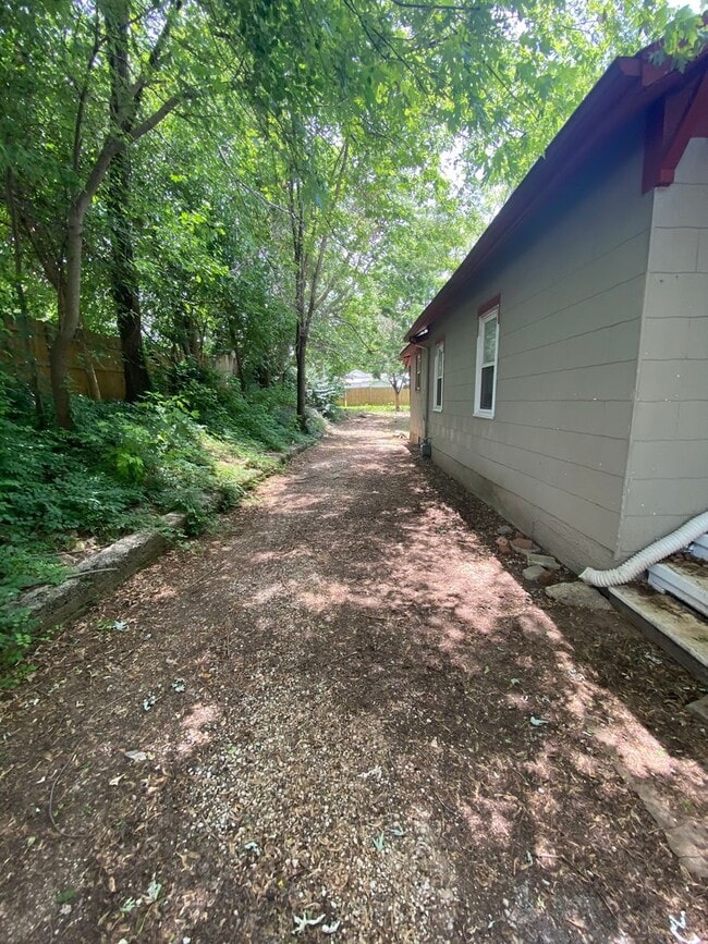 Photo - Updated 3 bed/1 bath, 1200 sqft home!