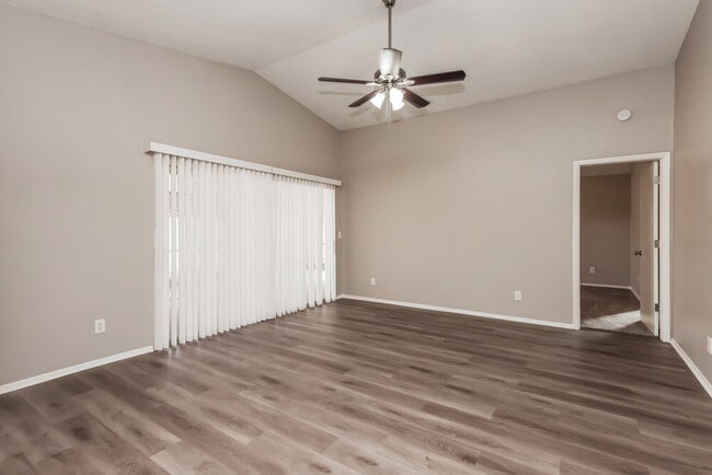 Photo - 5701 Longleaf Dr
