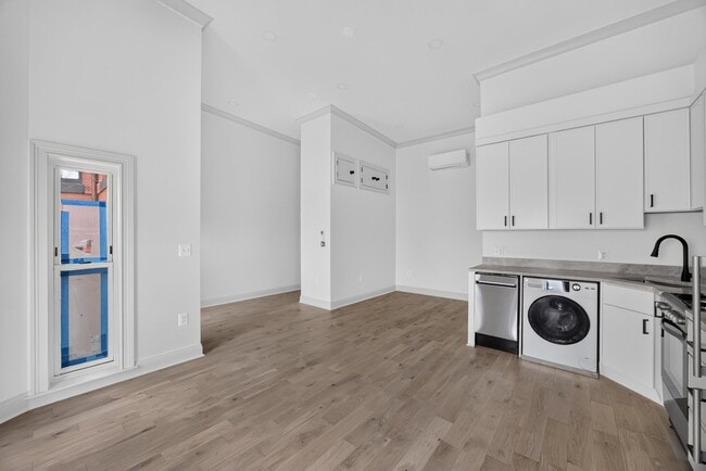 Photo - 311 East Capitol St SE Unidad #10