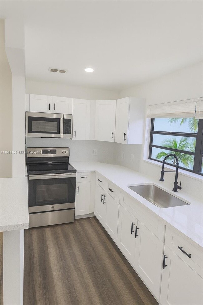 Photo - 417 NW 2nd Ave Unit 9