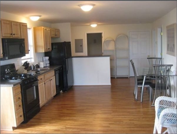 Photo - 288 N End Blvd