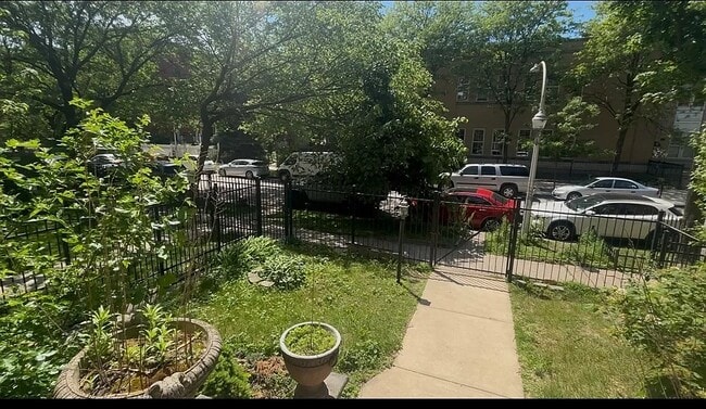 Building Photo - 5835 N Winthrop Ave Unit 1