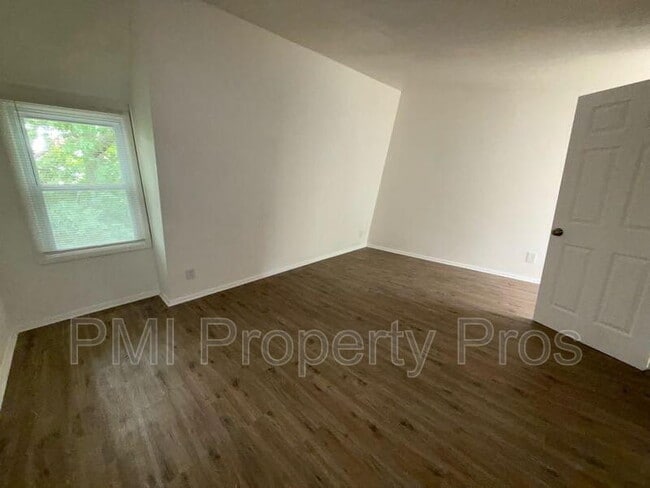 Photo - 9031A N 95th St