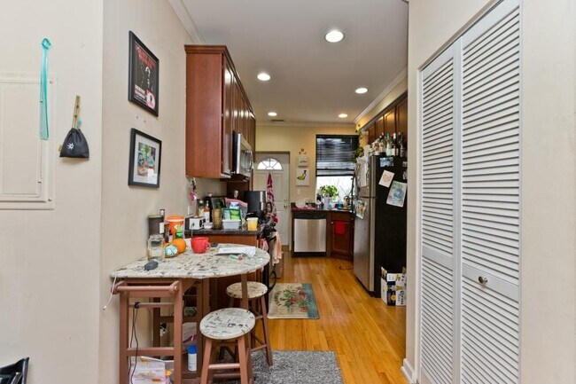 Photo - 1 bedroom in Chicago IL 60618 Unidad 3