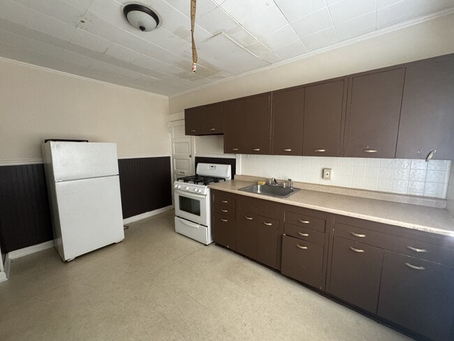 911 Camden Ave SW Unit 1
