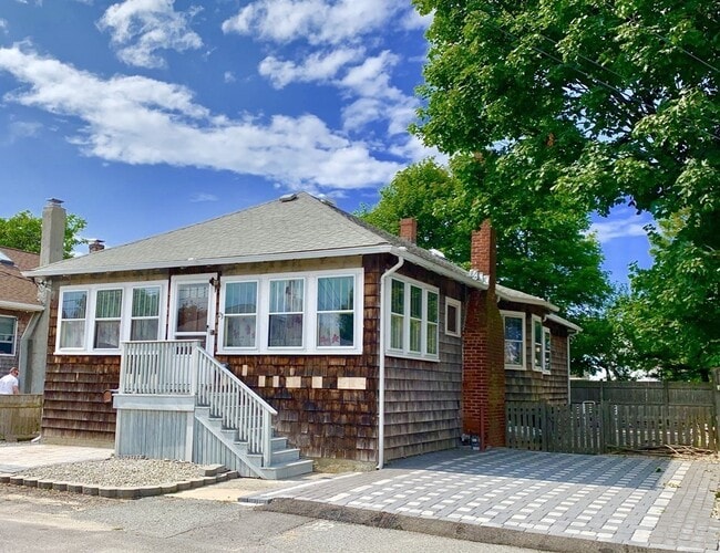 Photo - 23 R St House
