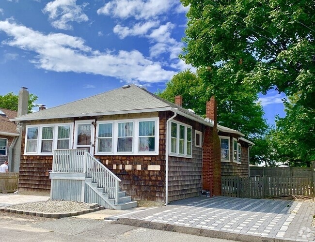 Building Photo - 23 R St Rental