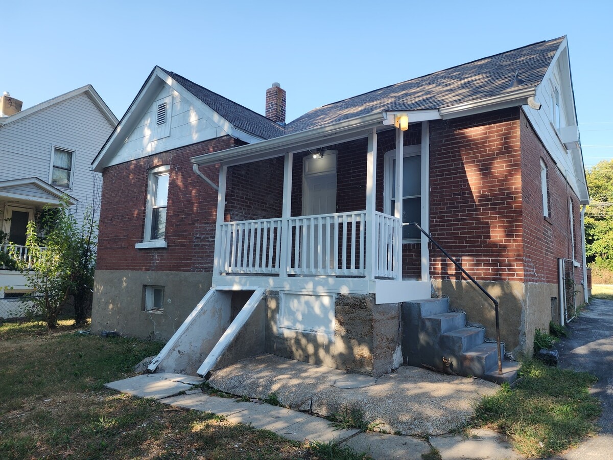 Photo - 233 Redmond Ave