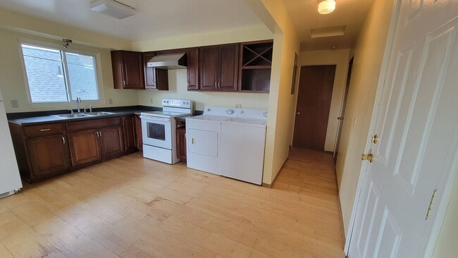 903/905 E. Hoffman Ave