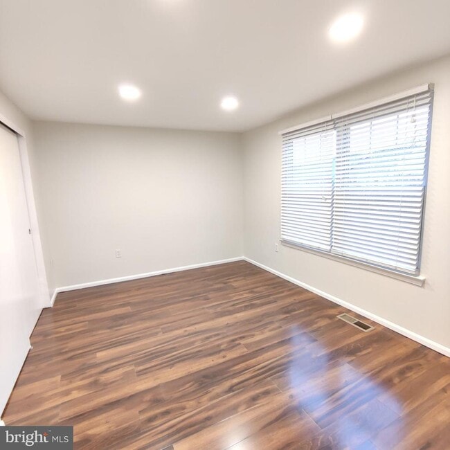 Photo - 8317 Georgian Ct