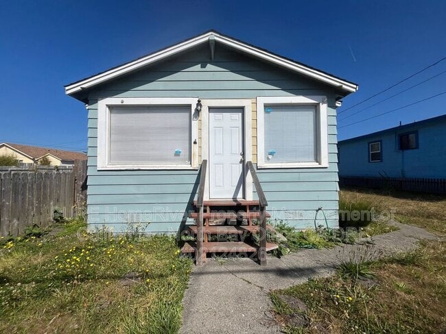 Photo - 744 Stewart St