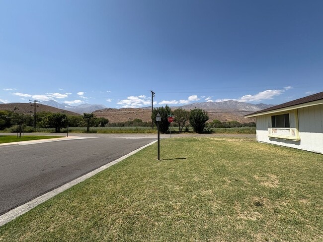 Photo - Home with Mountain Views