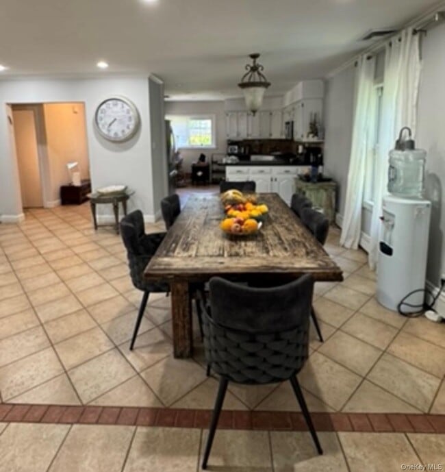 1498 Kew Ave