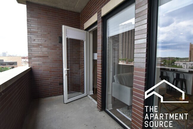 Photo - 3833 N Broadway Unidad 613