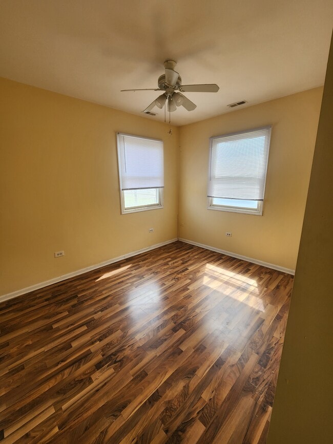 Photo - 2447 W Grenshaw St Unit #2W