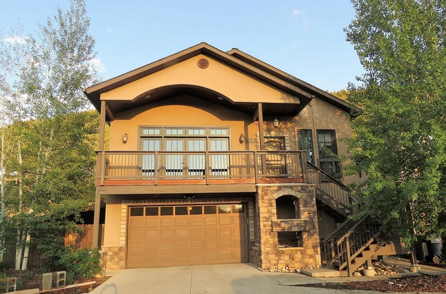 Building Photo - Mountain Sunset Views: Lovely Four-Bedroom House in Skyridge