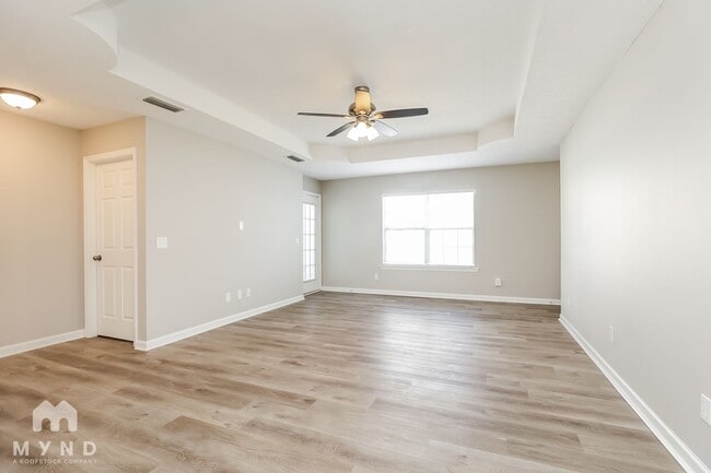 Photo - 526 Freedom Ct