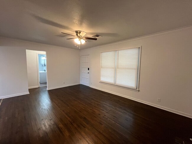 Photo - Adorable 2 bedroom 1 bathroom home with a garage!