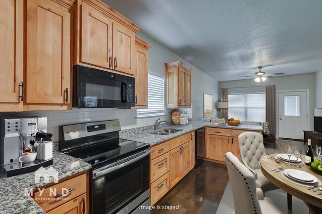 Photo - 359 E 9th St