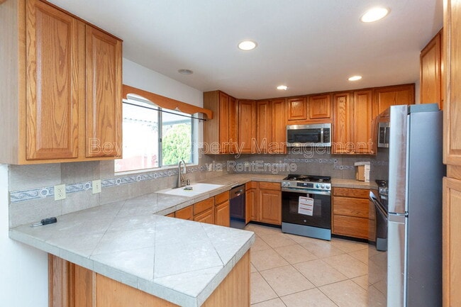 Building Photo - 3725 Orion Dr