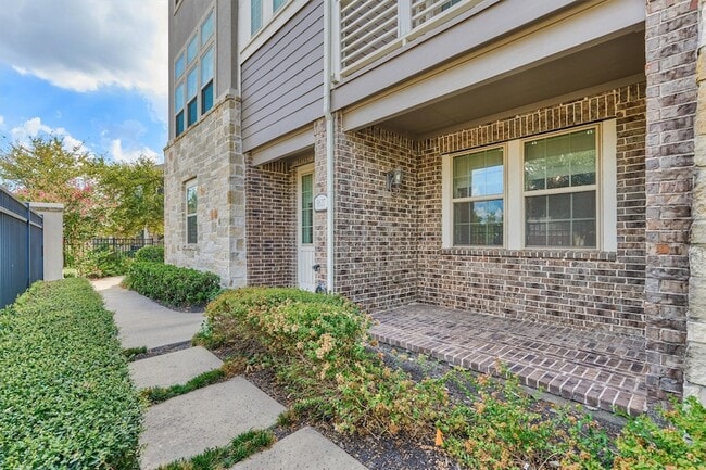 Photo - 9627 Towne Lake Pkwy