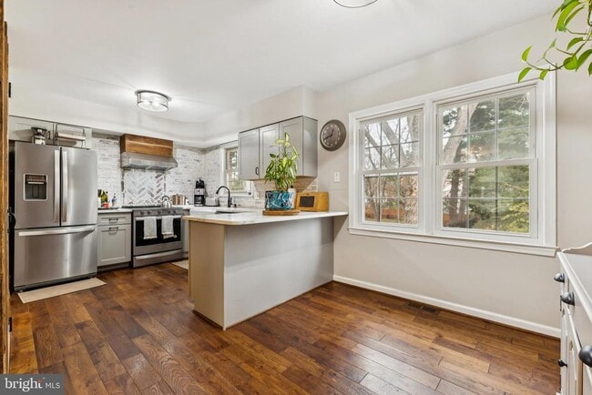 Photo - 215 Commons Dr NW