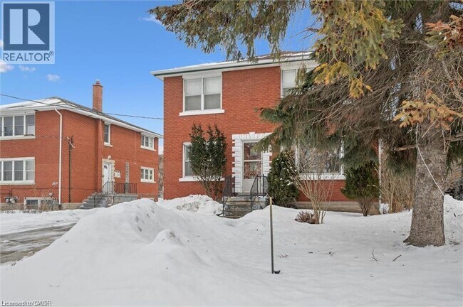 Photo - 715 Frederick St