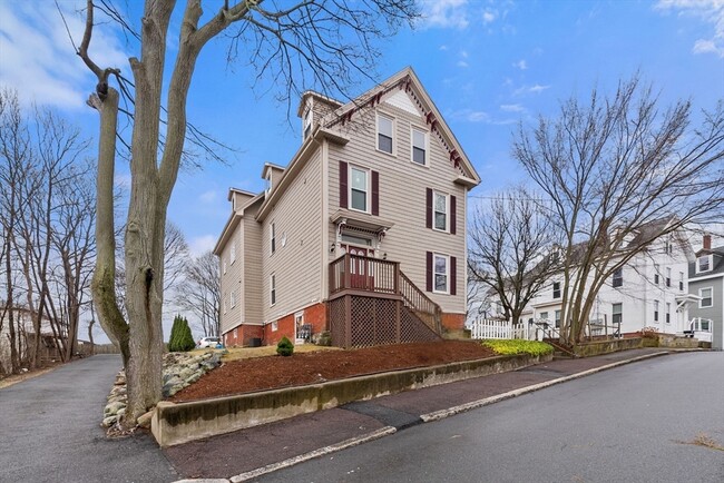 Building Photo - 11 Symonds St Unit 2