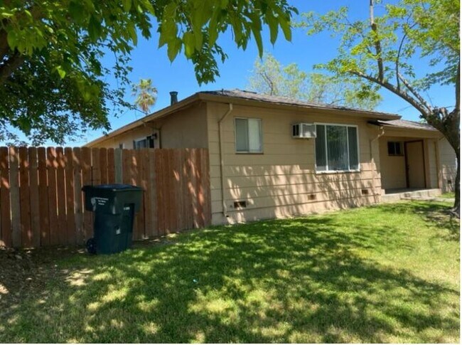 Photo - Charming 2 bedroom 1 Bath Duplex