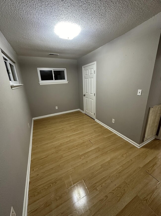 Photo - 2105 Rawlings St
