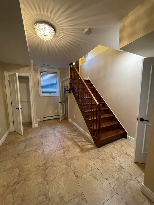 Photo - 282 Vernon Ave