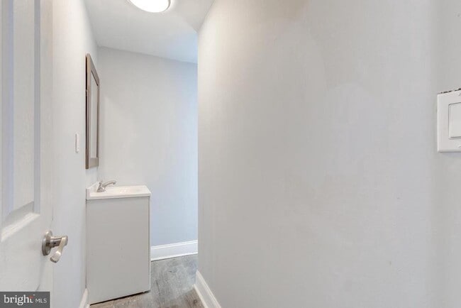 Photo - 608 E 9th St