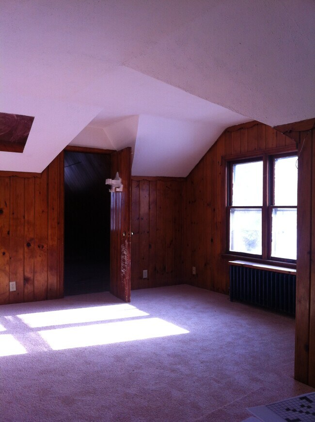 Photo - 1595 Payne Ave Unit Upper