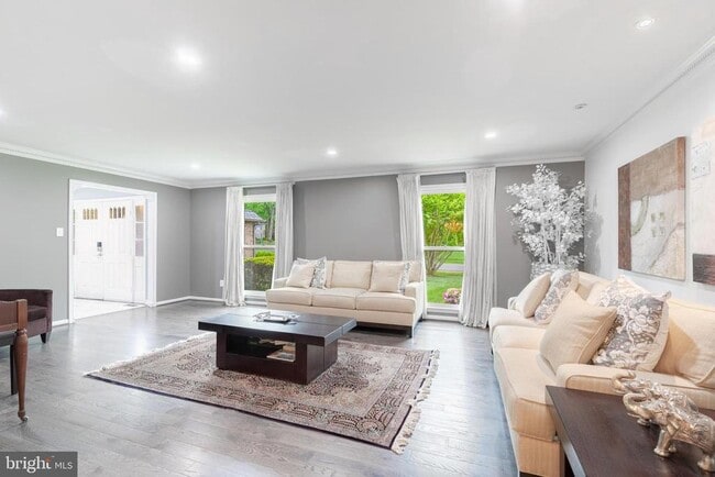 Photo - 820 Ridge Dr