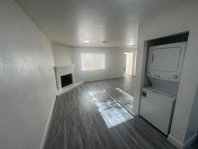 Photo - 3 BEDROOM 2 BATH, DOWNSTAIRS UNIT, NO CARPET, WITH WASHER AND DRYER, NEAR NELLIS AFB! Unit 6945 Mendon #2