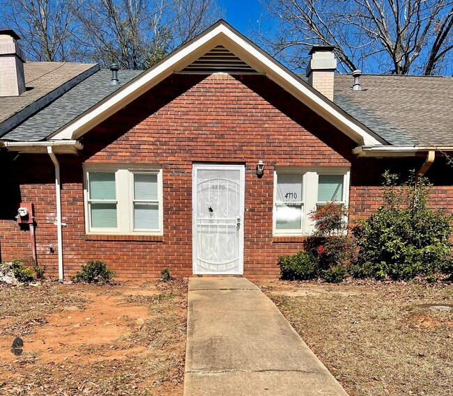 Building Photo - 3 Bedroom Townhouse in Stone Mountain