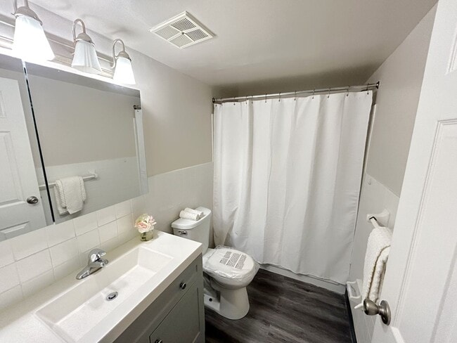 Photo - Lindenwood Apartments