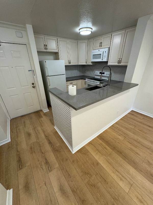 Building Photo - 3520 Lebon Dr Rental